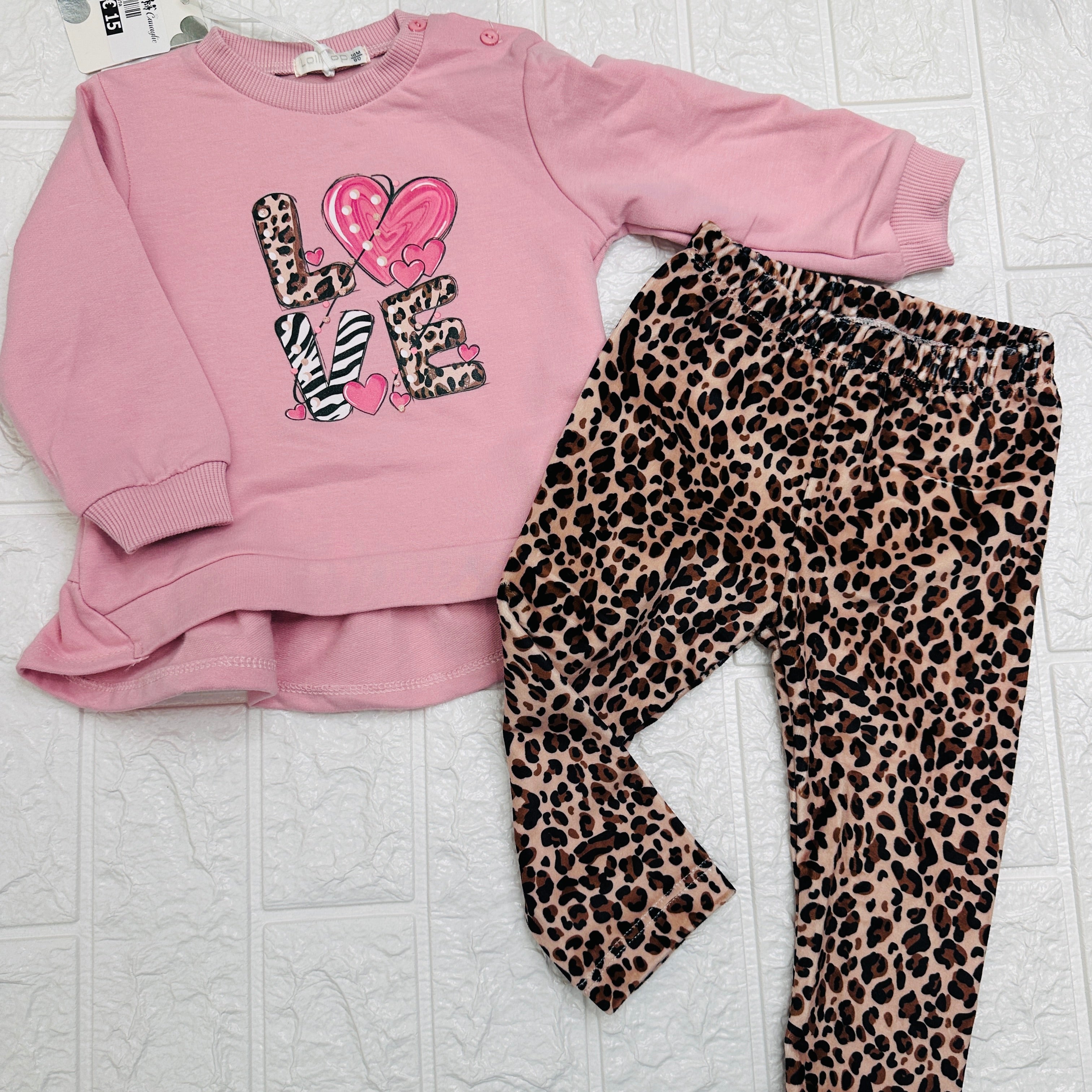 Maglia e leggings love