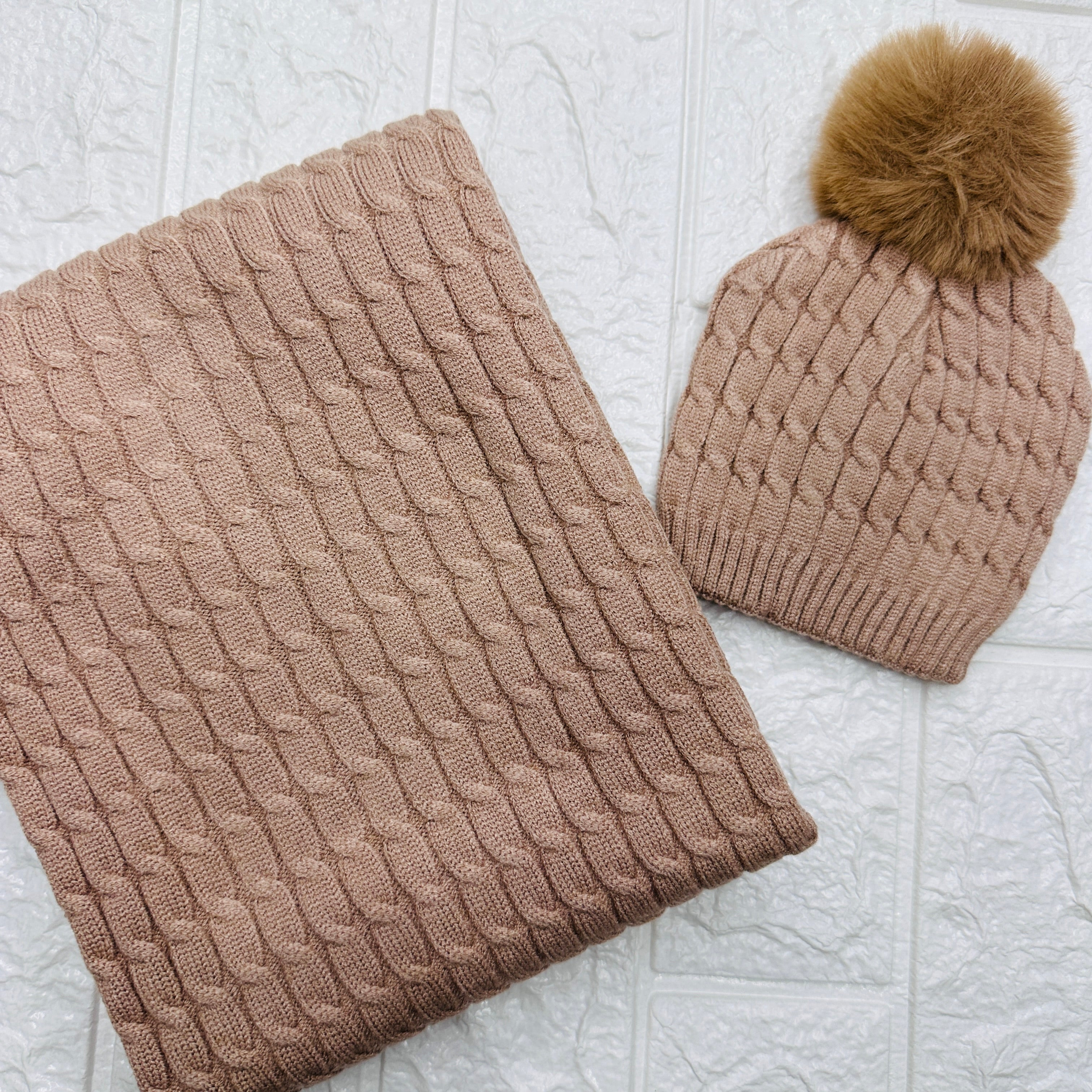 Cappello + scialle Marrone