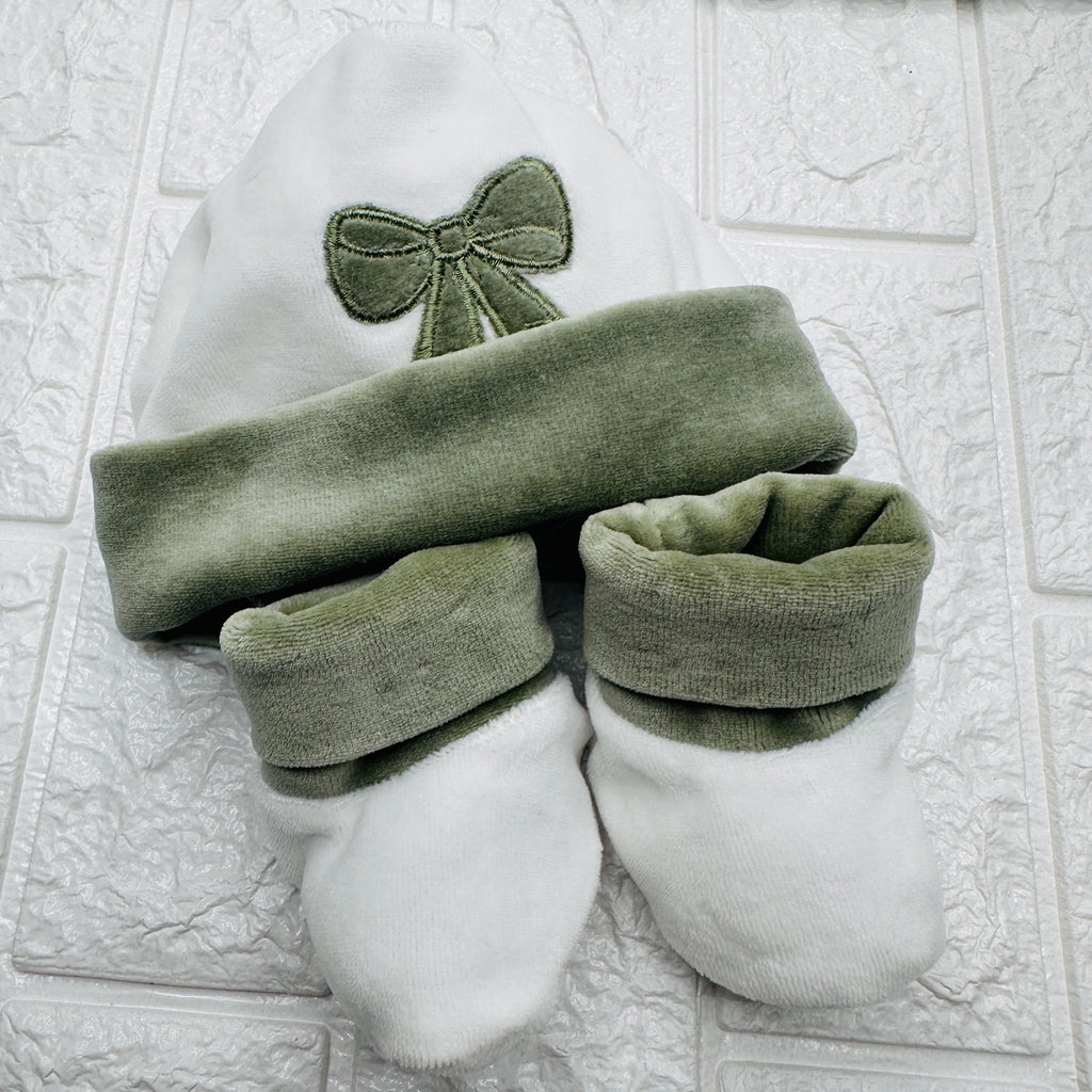 Cappello e babbucce fiocco verde