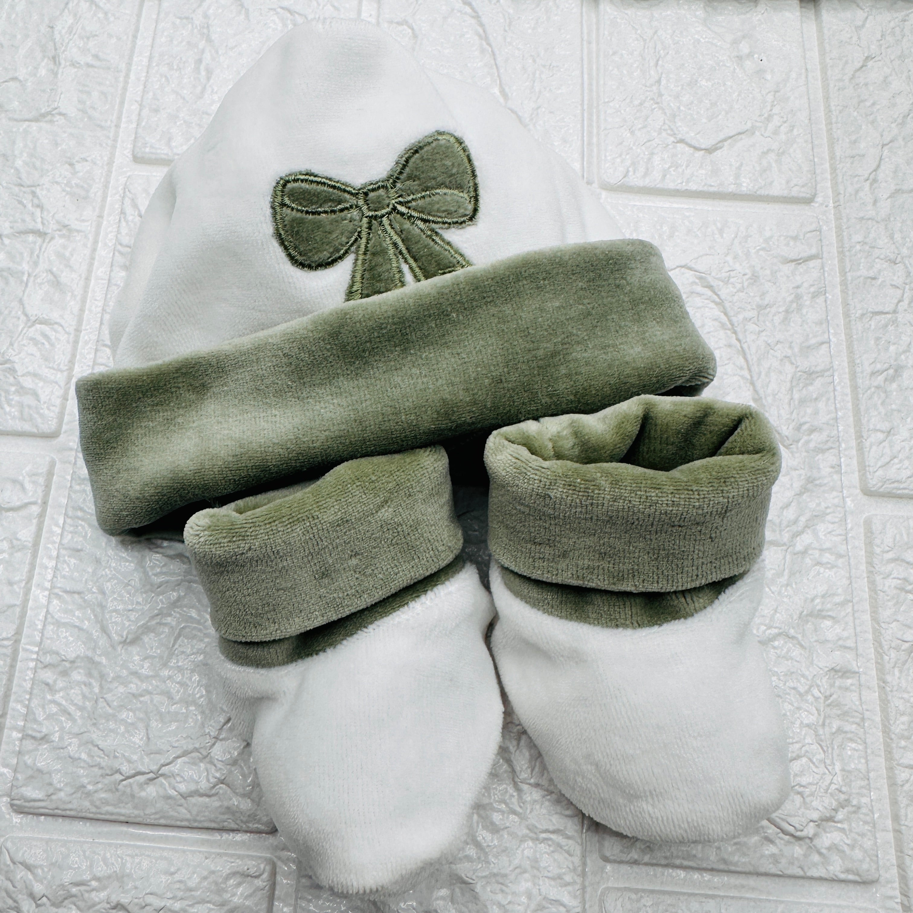 Cappello e babbucce fiocco verde