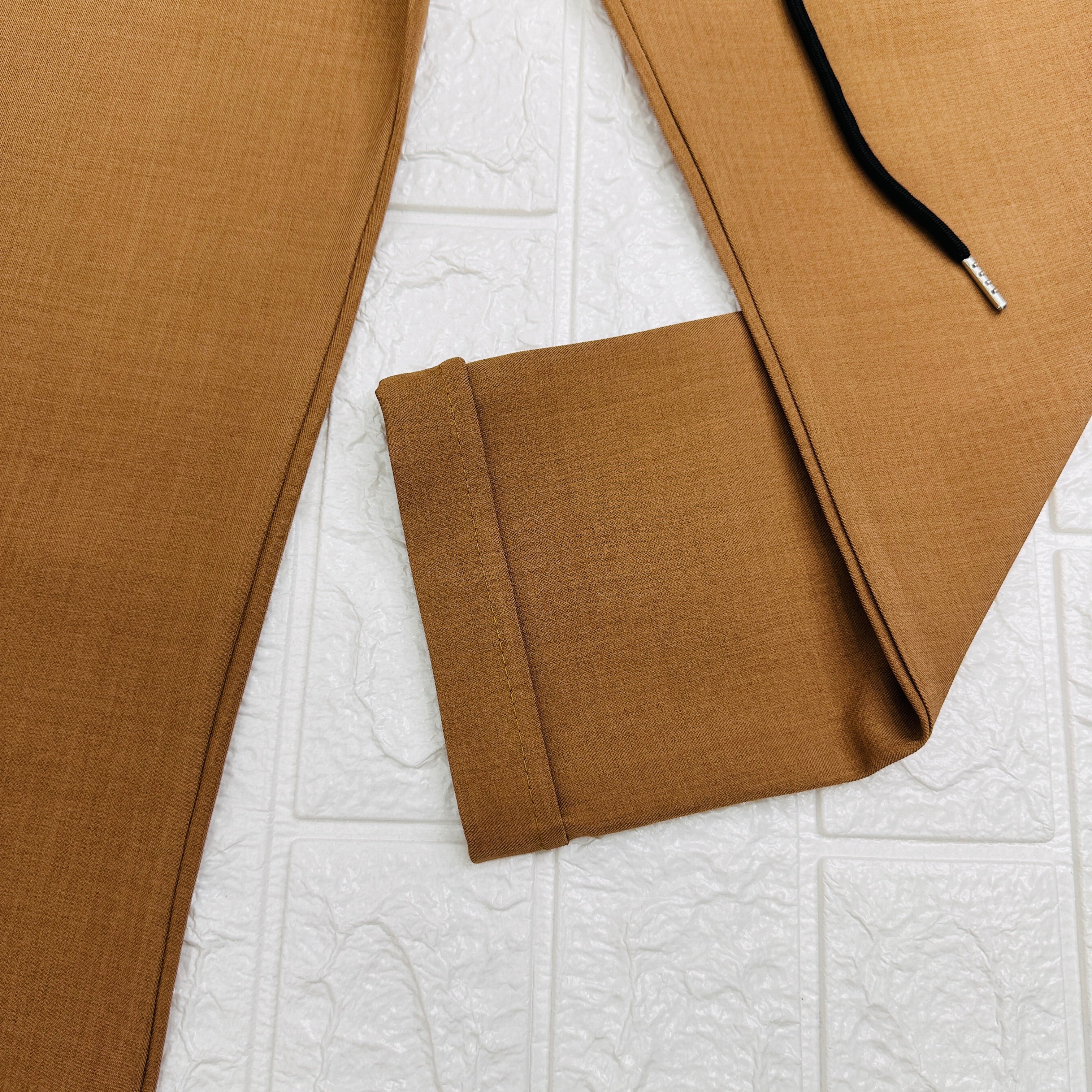Pantalone modello Capri marrone