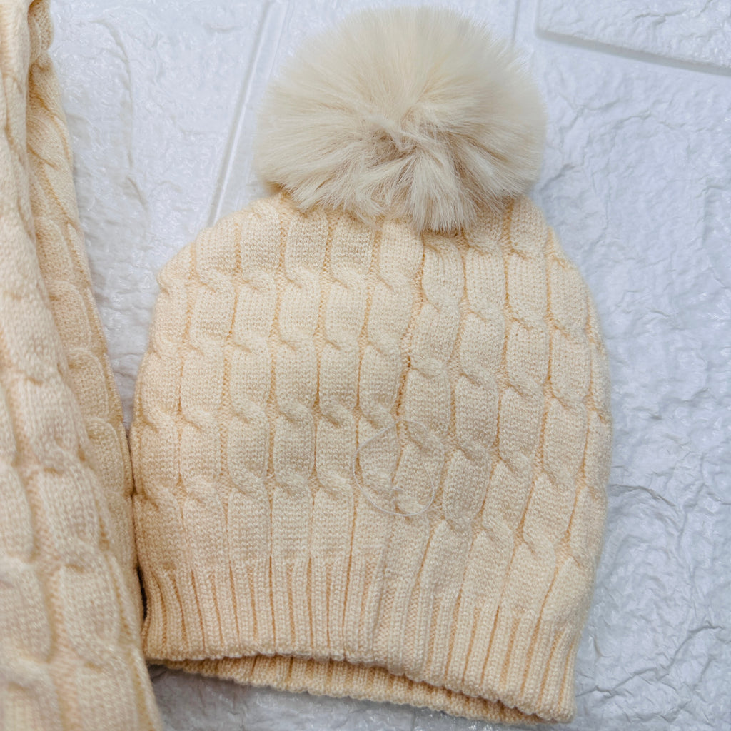 Cappello + scialle avorio