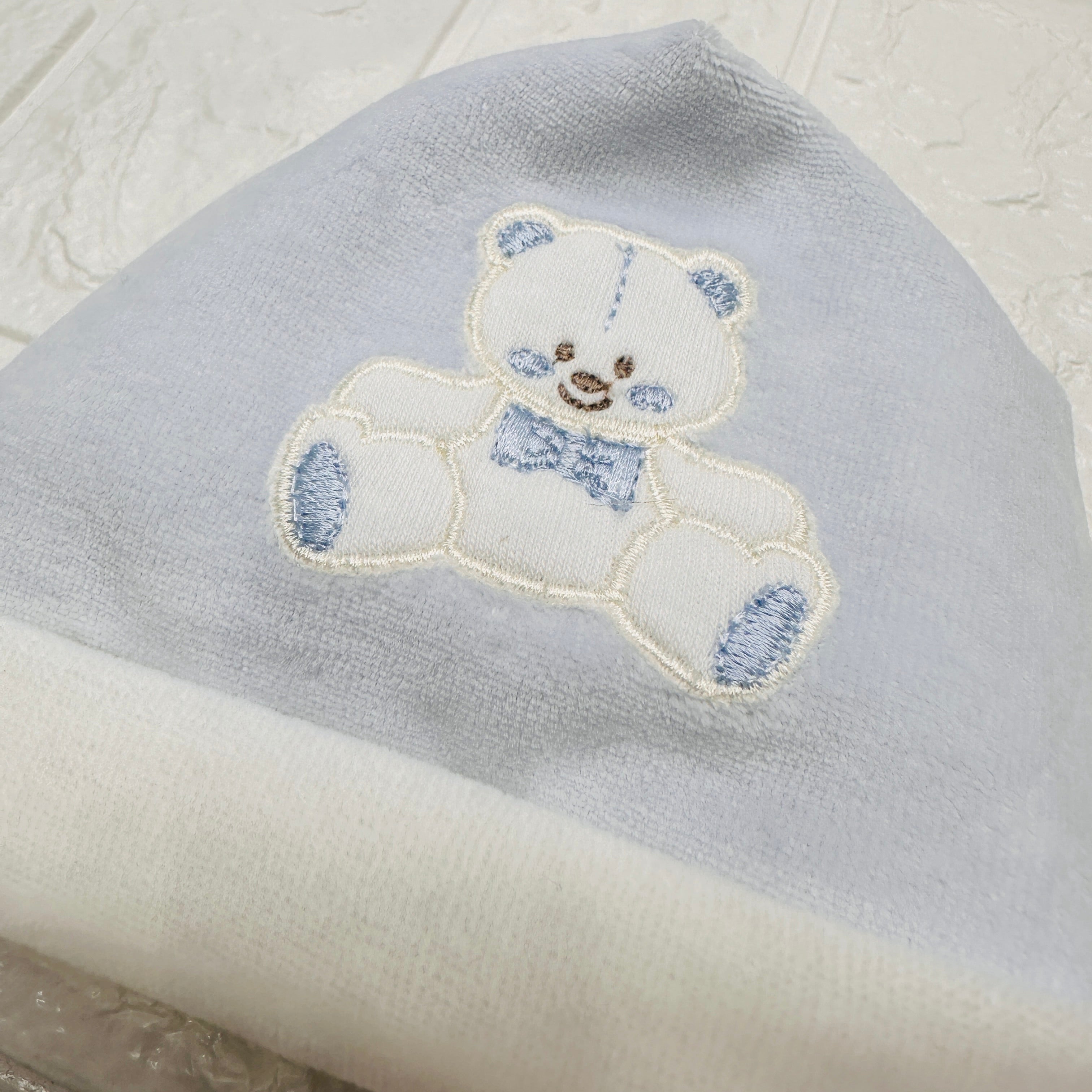 Cappello e babbucce ciniglia orso fiocco celeste