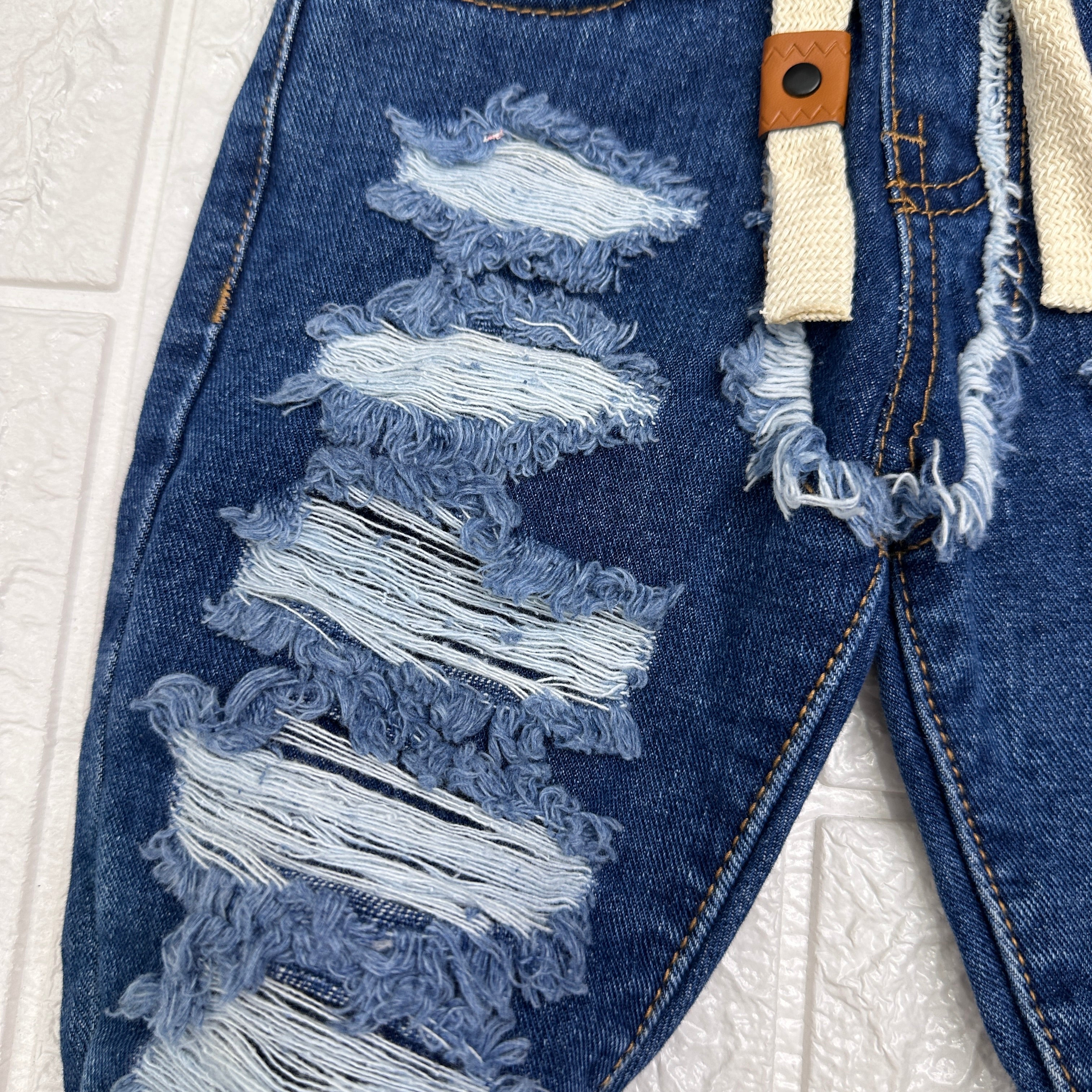 Jeans strappi