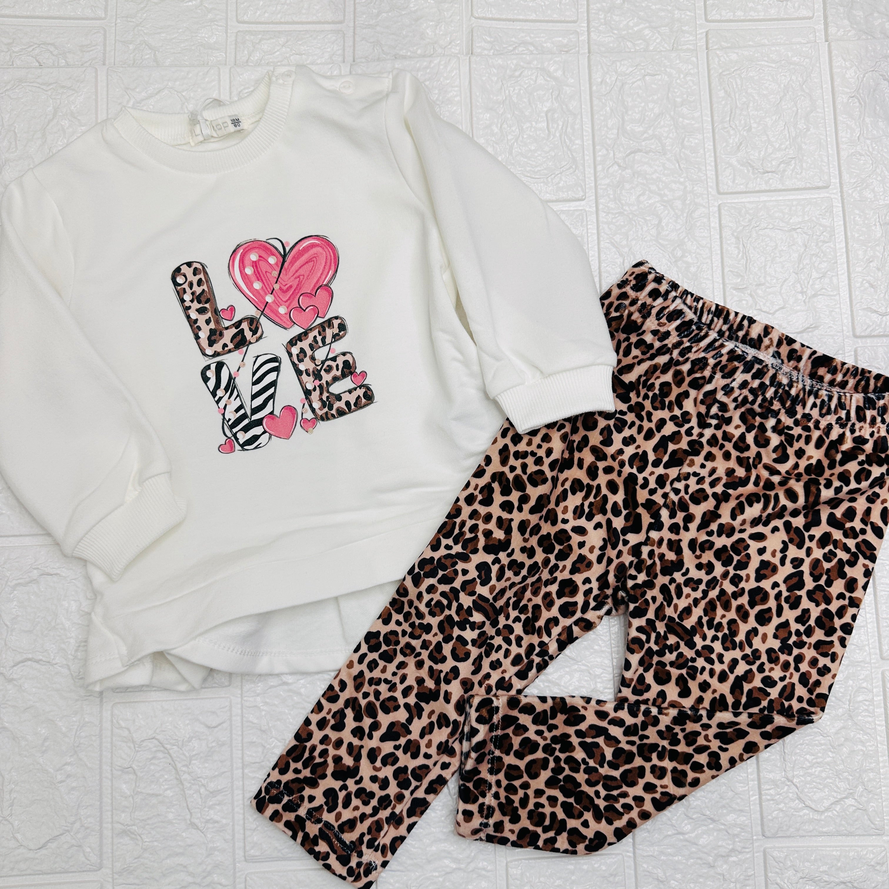 Maglia e leggings love