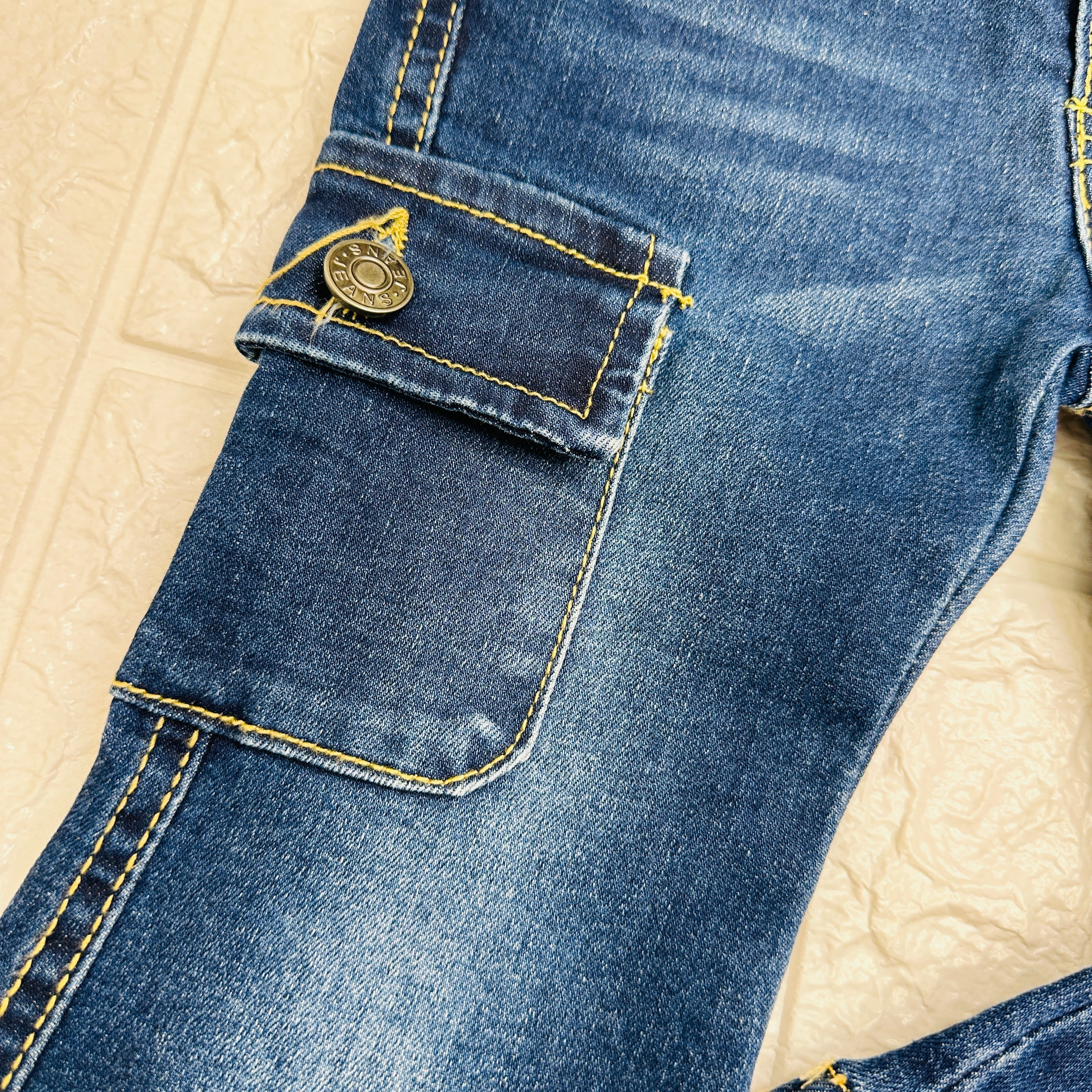 Jeans cargo a zampa