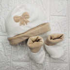 Cappello e babbucce fiocco beige