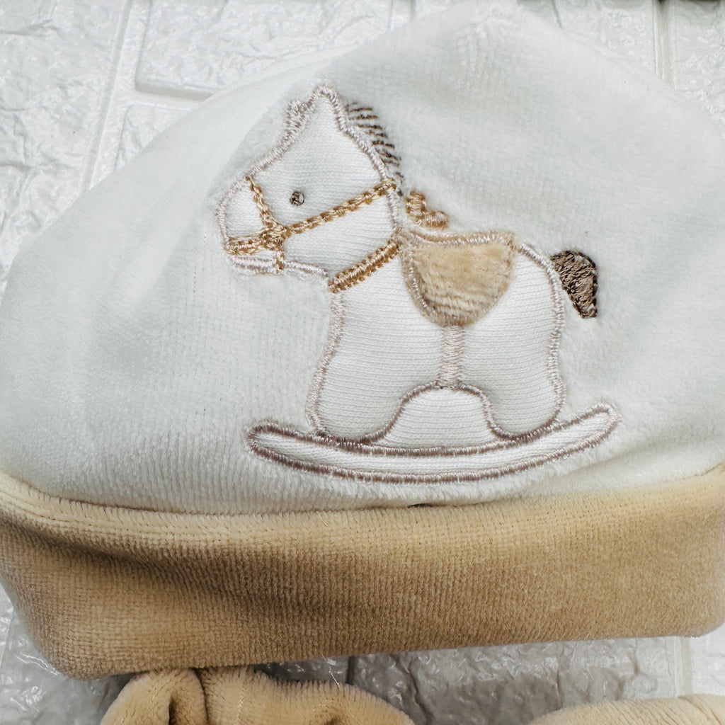 Cappello e babbucce cavallo panna ciniglia