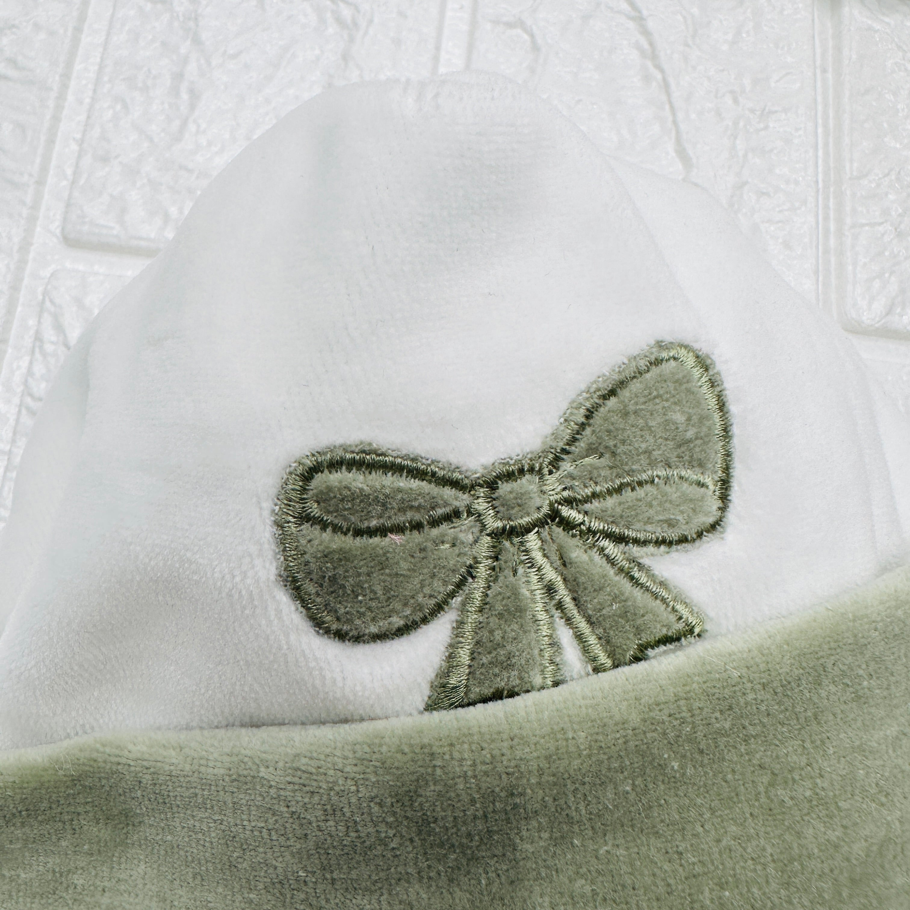Cappello e babbucce fiocco verde