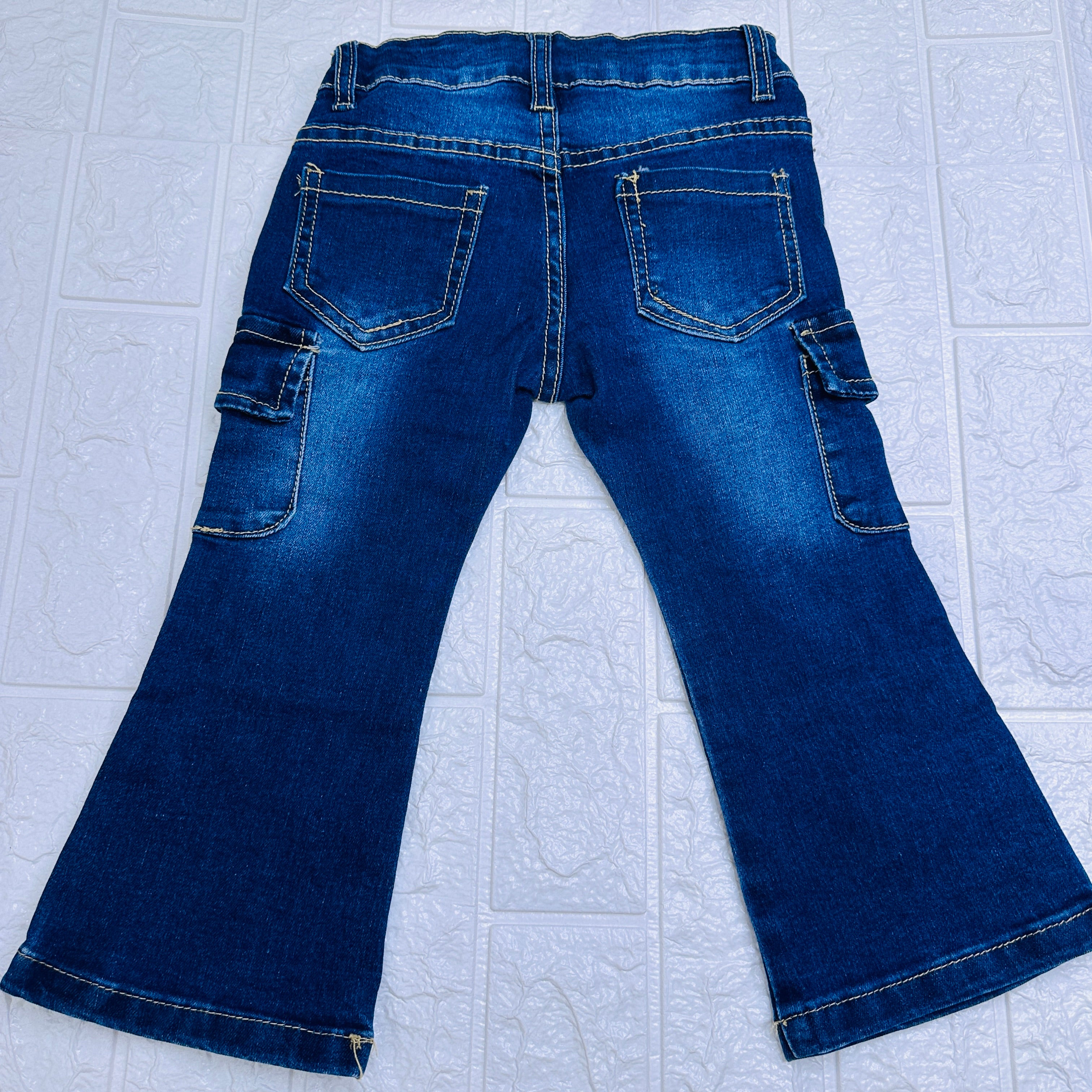 Jeans cargo a zampa