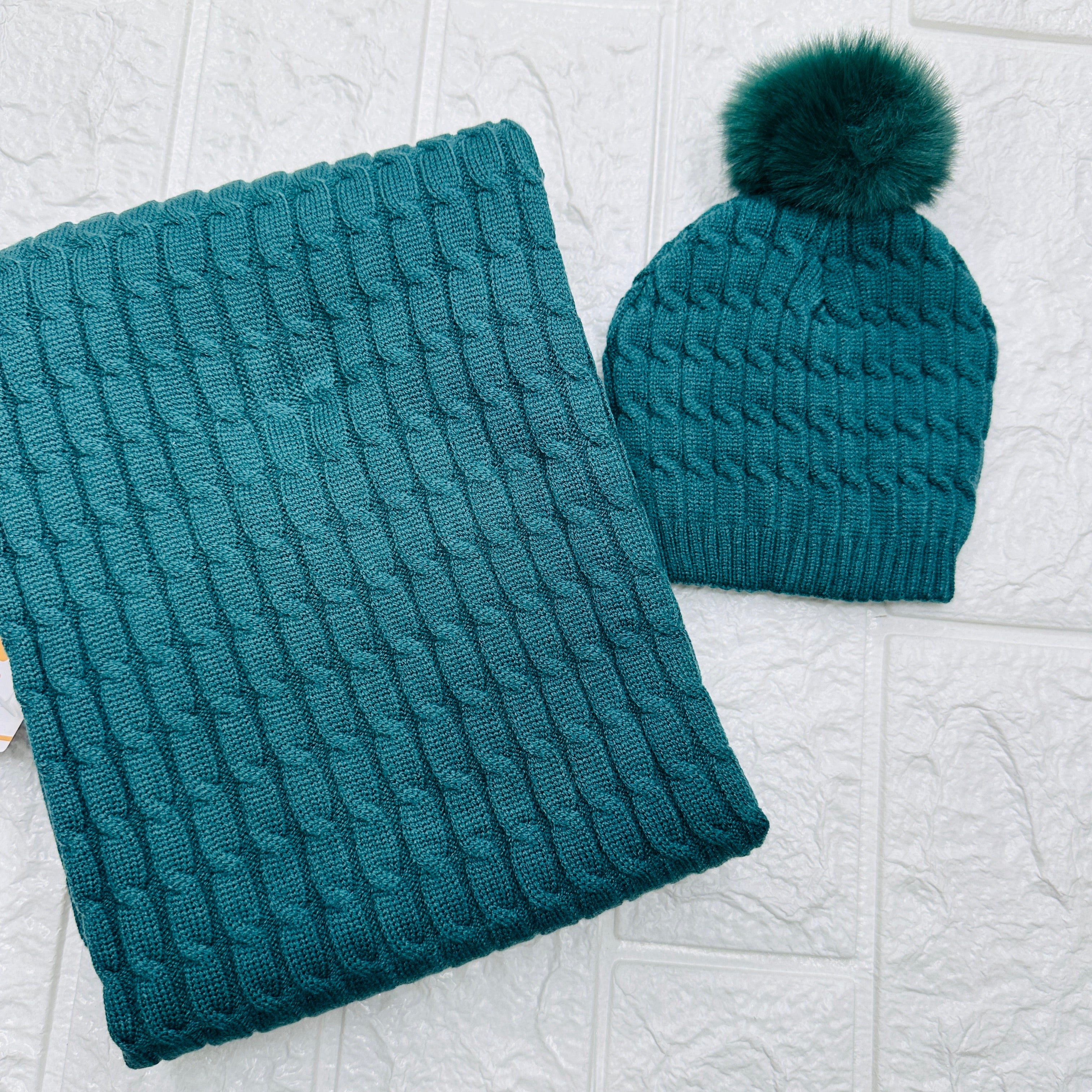 Cappello+scialle verde