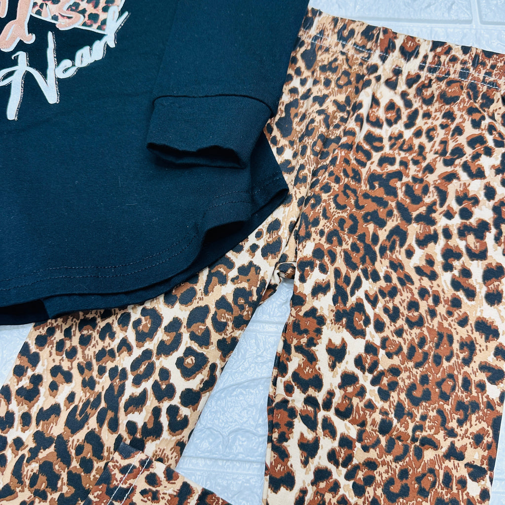 maglia e leggigs animalier nera