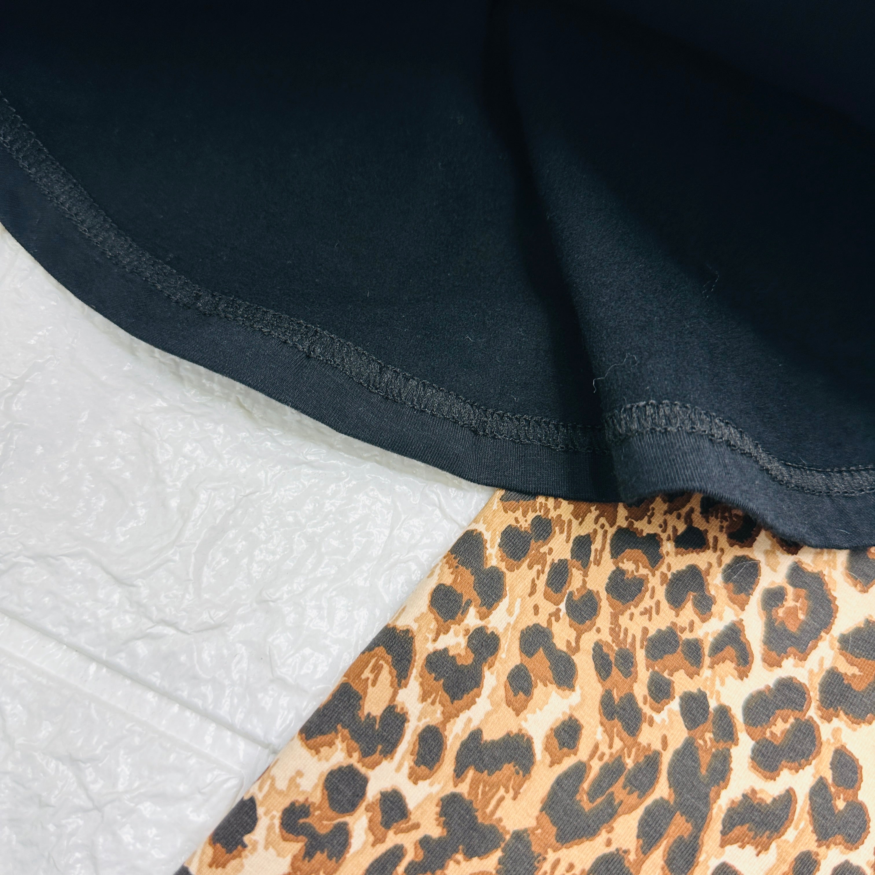 maglia e leggigs animalier nera