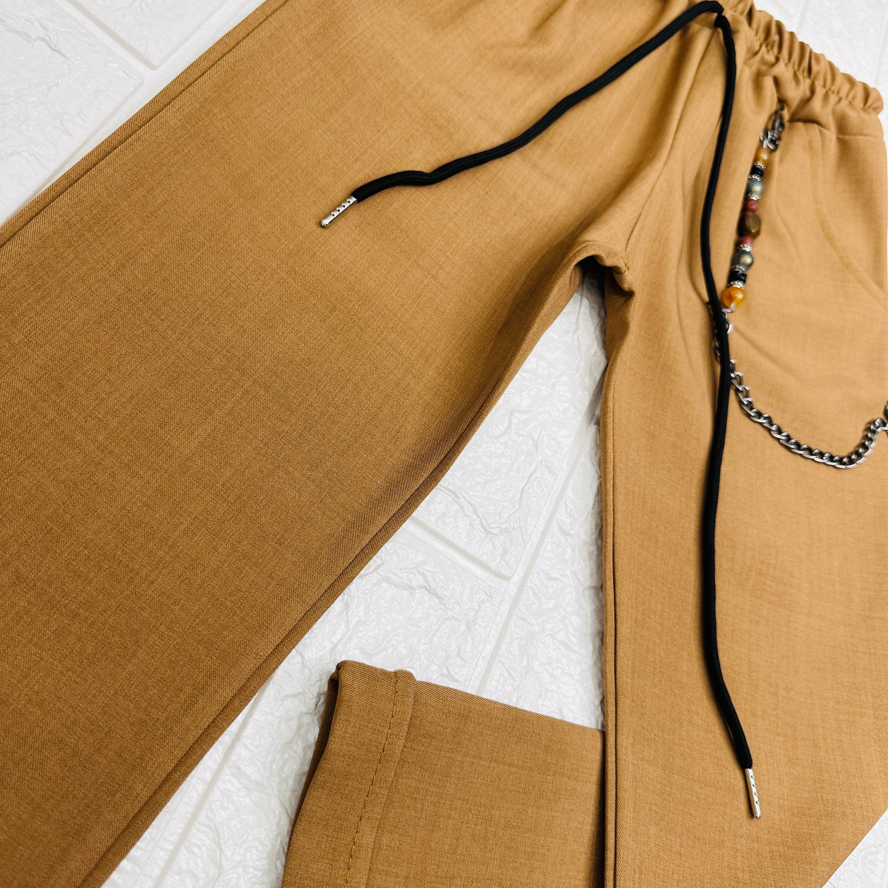 Pantalone modello Capri marrone