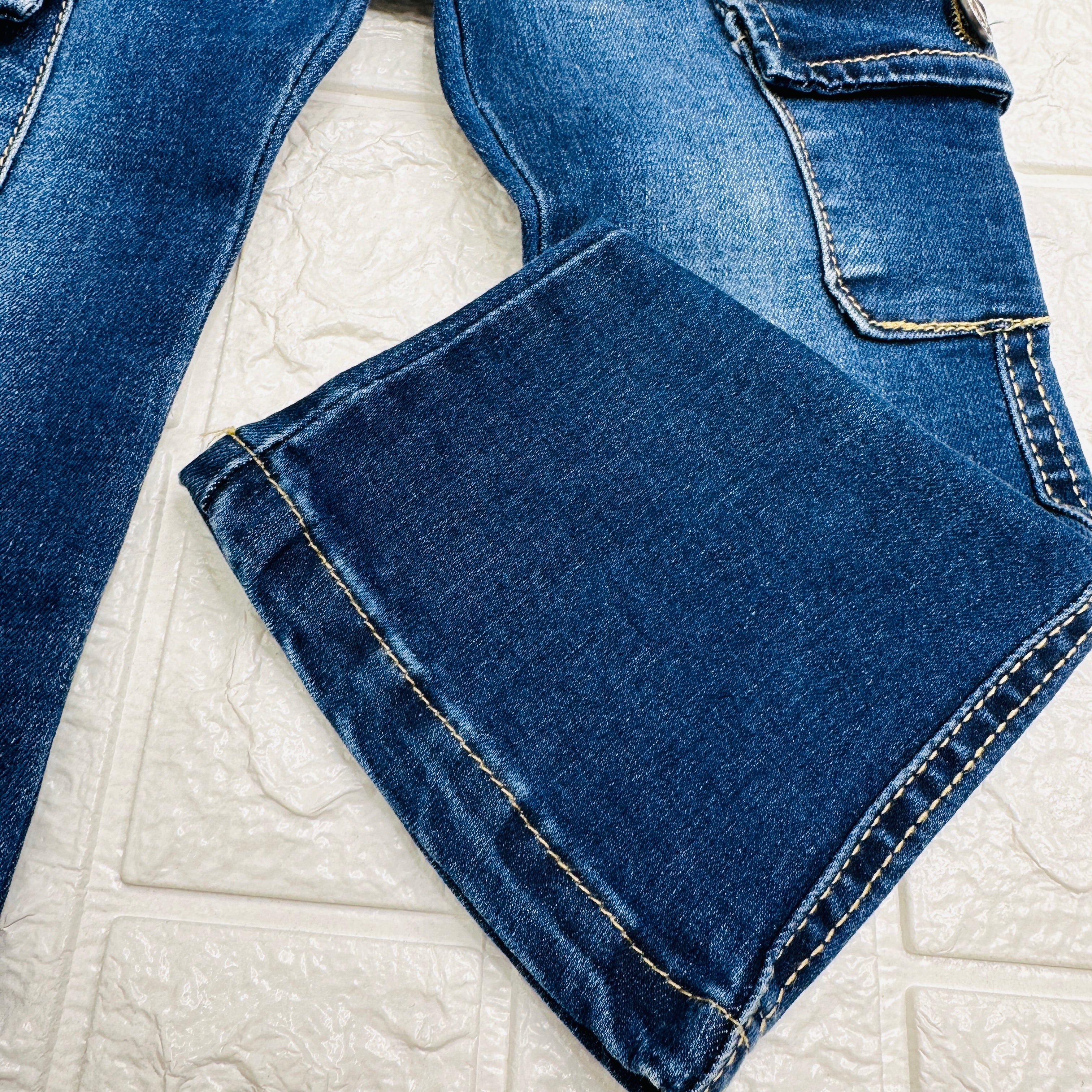Jeans cargo a zampa
