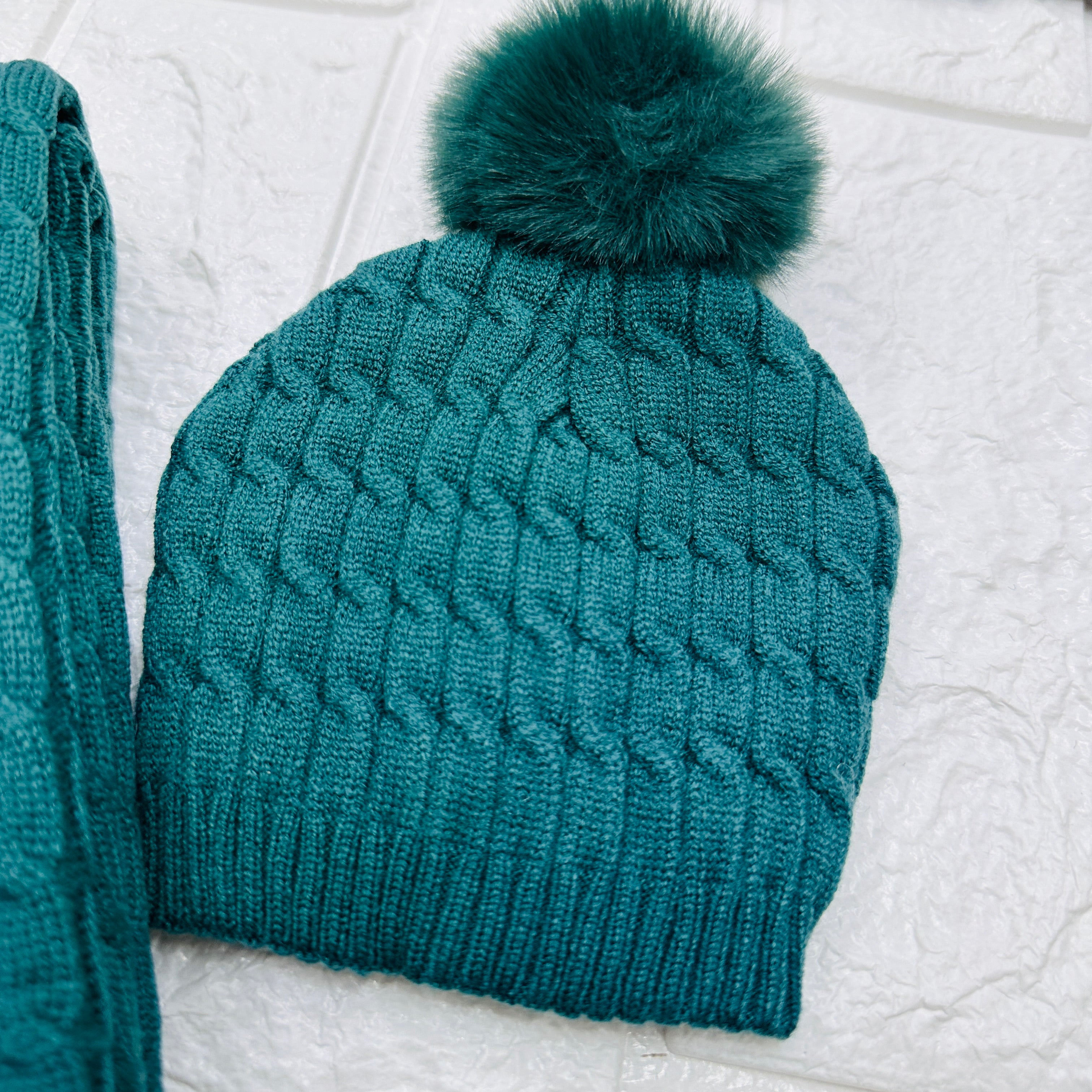 Cappello+scialle verde